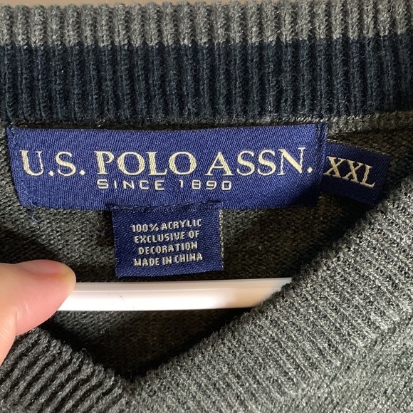 US Polo Assn Men’s Color Block V Neck sweater Size XXL good condition - Picture 3 of 5